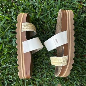 Reef Cushion Vista Hi - White and Tan Sandals with Woven Strap